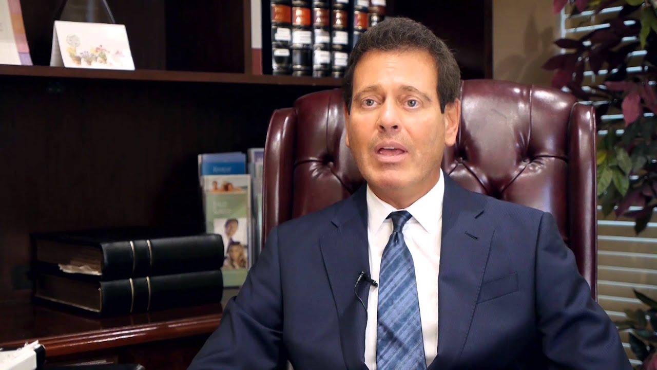Dr. Elliot Heller en su oficina de Nueva York